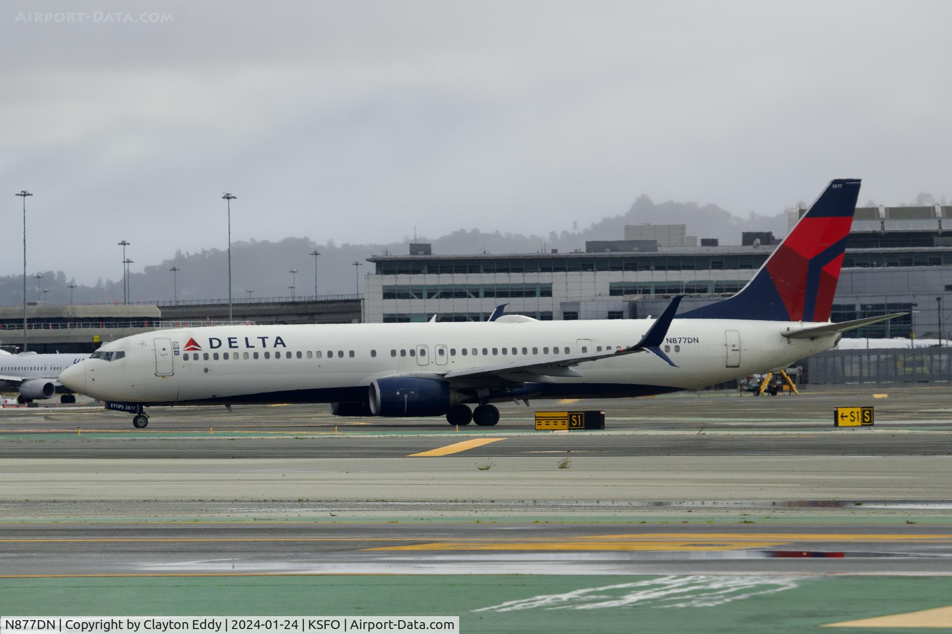 N877DN, 2017 Boeing 737-900ER C/N 31988, SFO 2024.