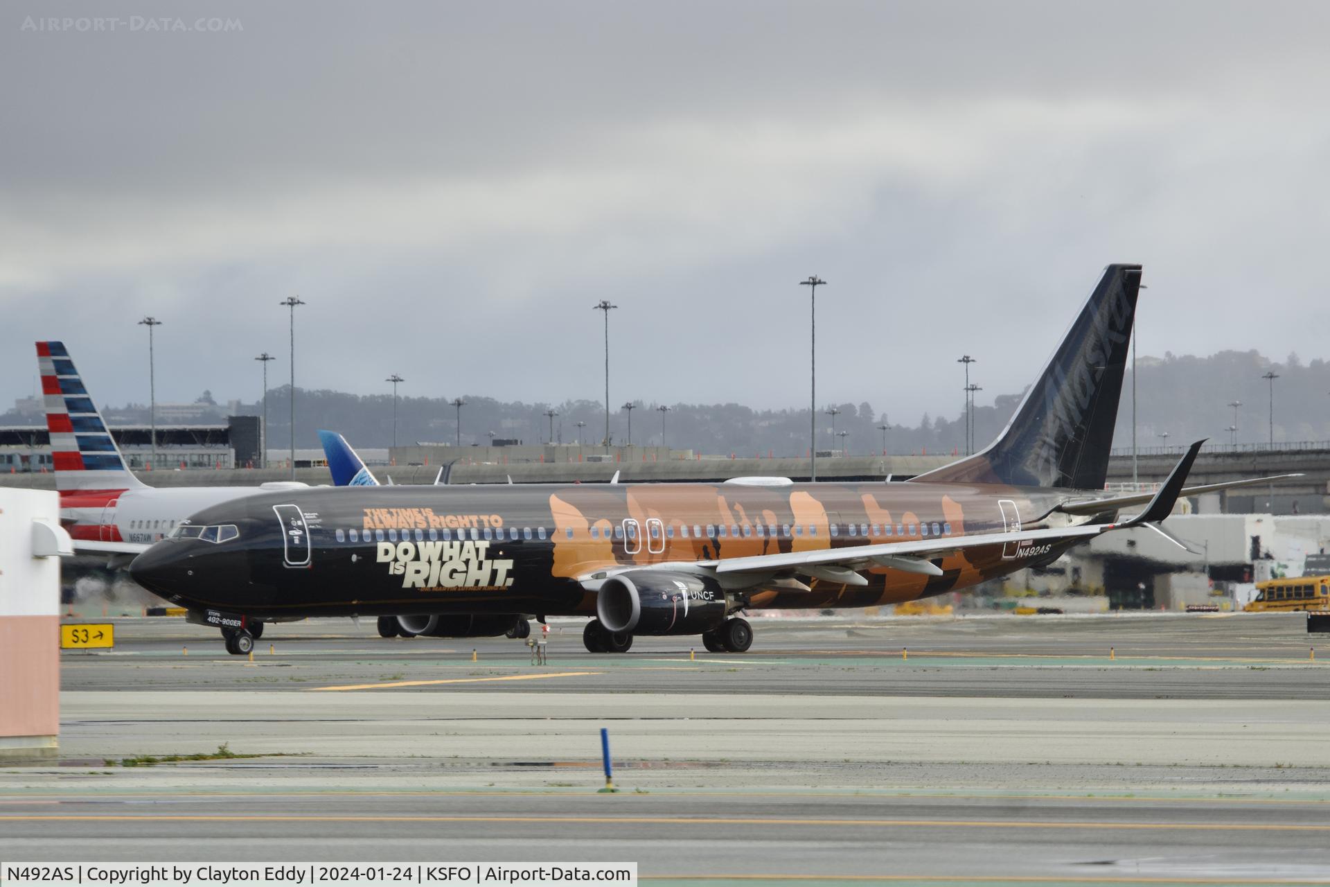N492AS, 2015 Boeing 737-990/ER C/N 44110, SFO 2024.