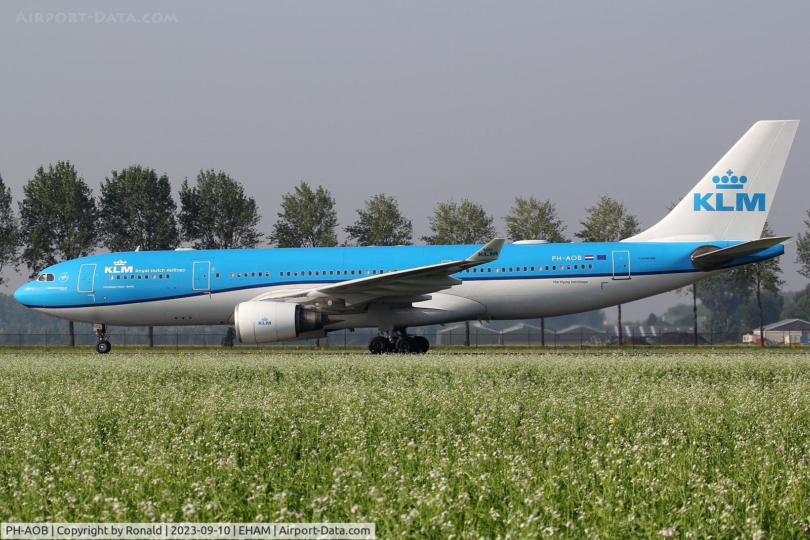 PH-AOB, 2005 Airbus A330-203 C/N 686, at spl
