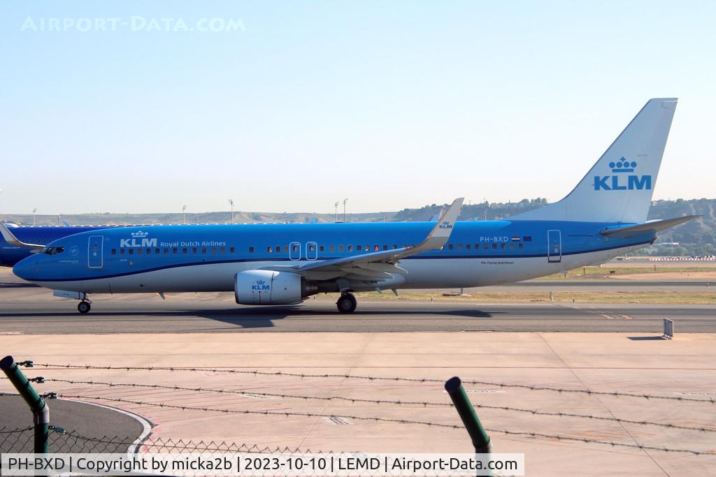 PH-BXD, 1999 Boeing 737-8K2 C/N 29134, Taxiing