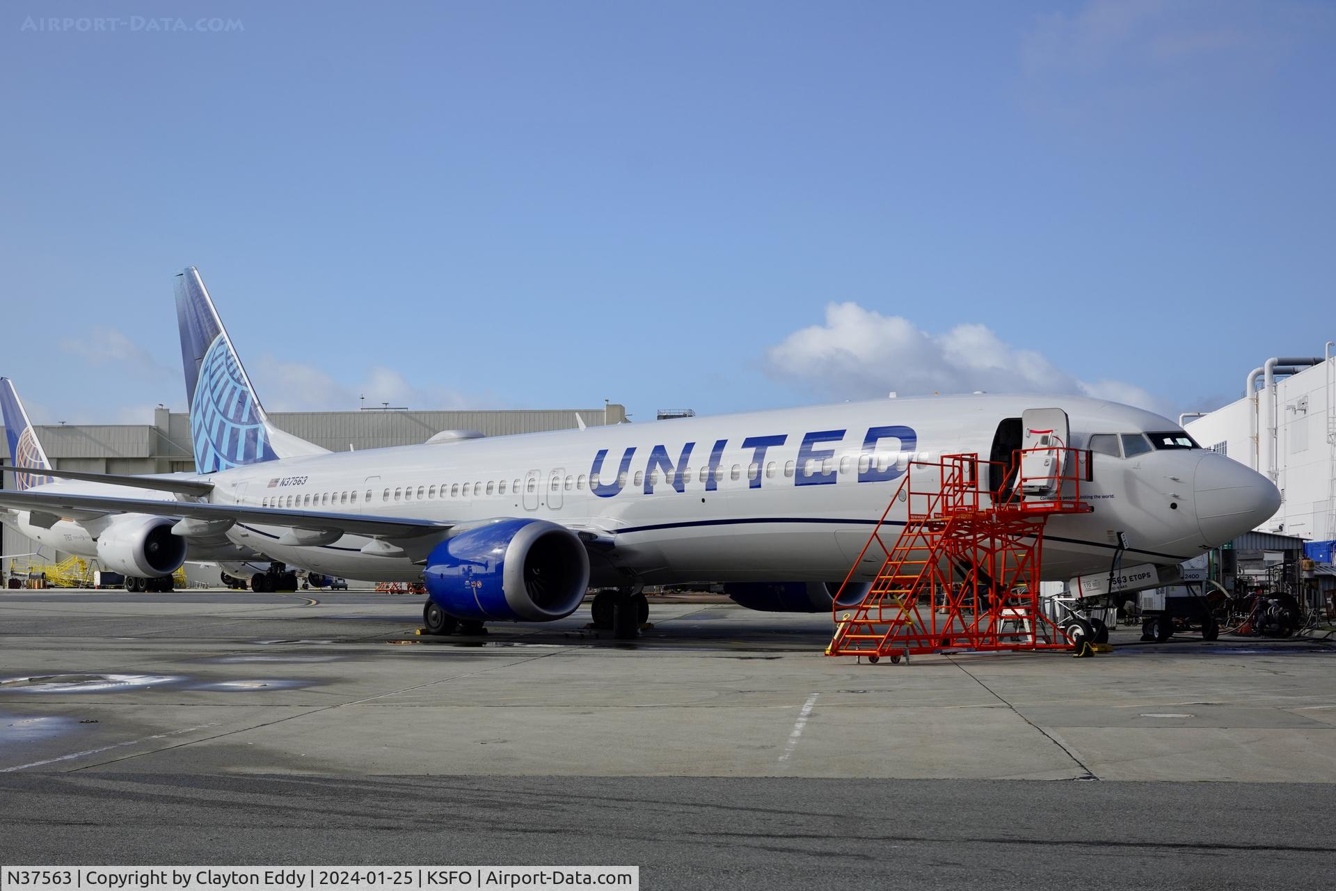 N37563, 2023 Boeing 737-9 MAX C/N 67187, SFO 2024.