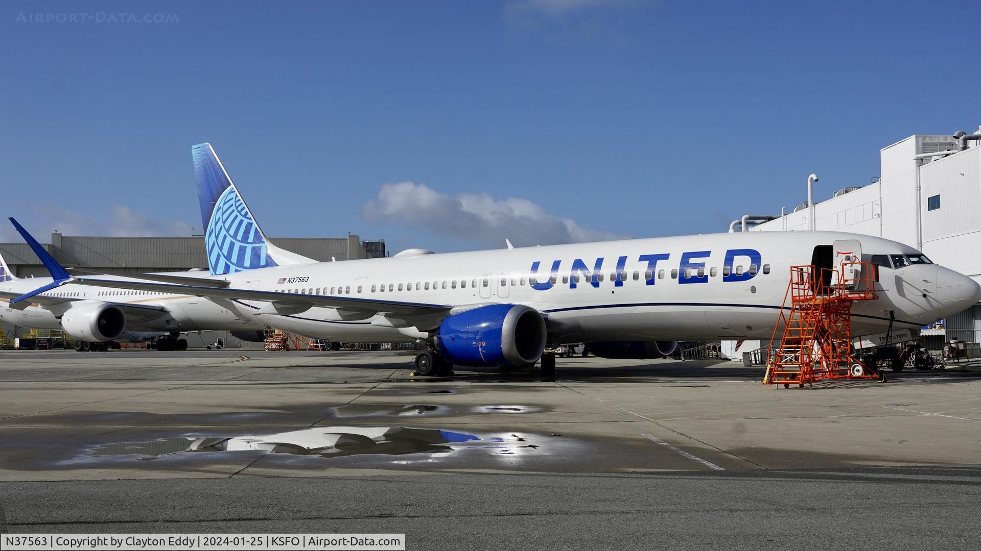 N37563, 2023 Boeing 737-9 MAX C/N 67187, SFO 2024.