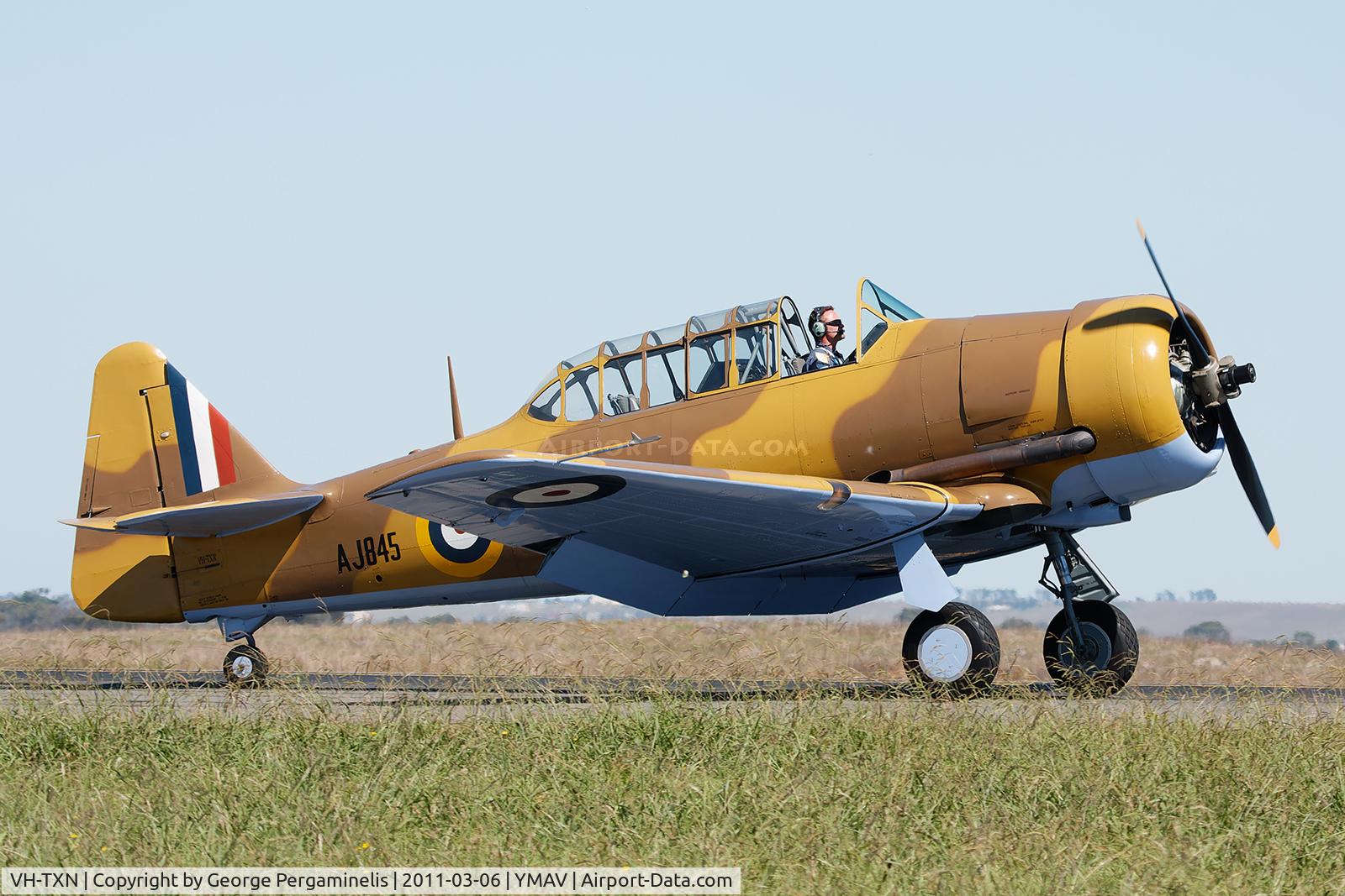 VH-TXN, 1943 Noorduyn AT-16 Harvard IIB C/N 14A-1106, Australian International Air Show.