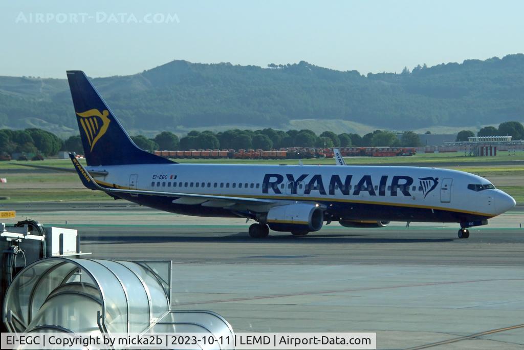 EI-EGC, 2009 Boeing 737-8AS C/N 38492, Taxiing