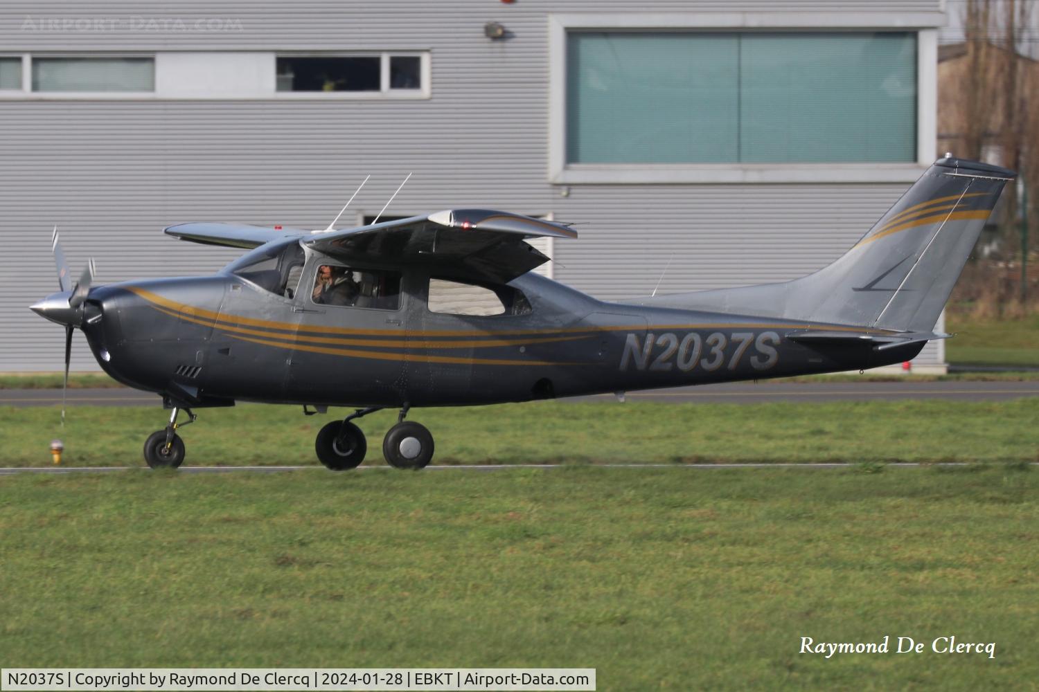 N2037S, 1975 Cessna T210L Turbo Centurion C/N 21061005, New paint scheme for this Cessna.