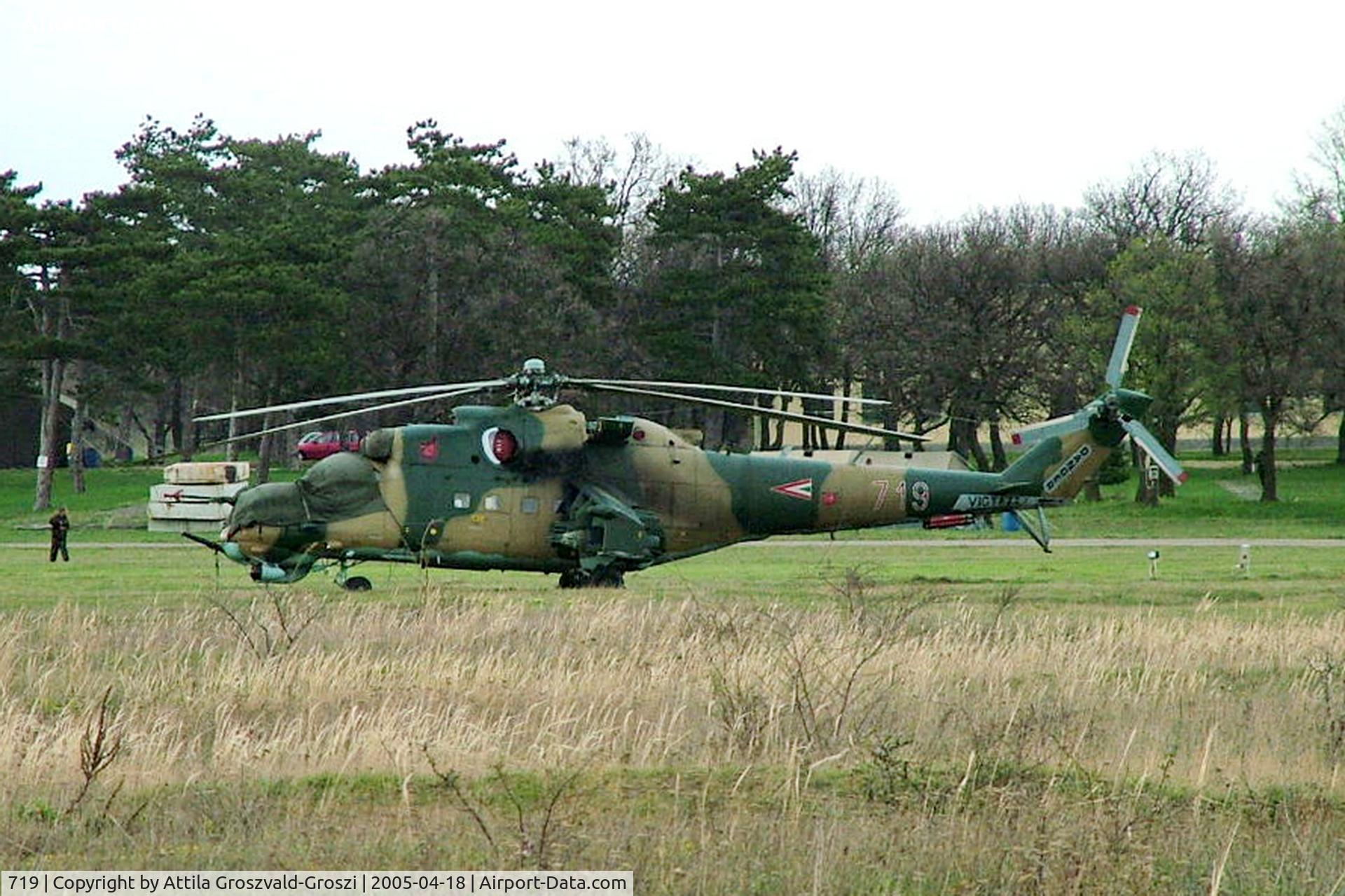 719, 1985 Mil Mi-24V Hind C/N 220719, Jutas-Ujmajor. The Hungarian airforce is his practising base