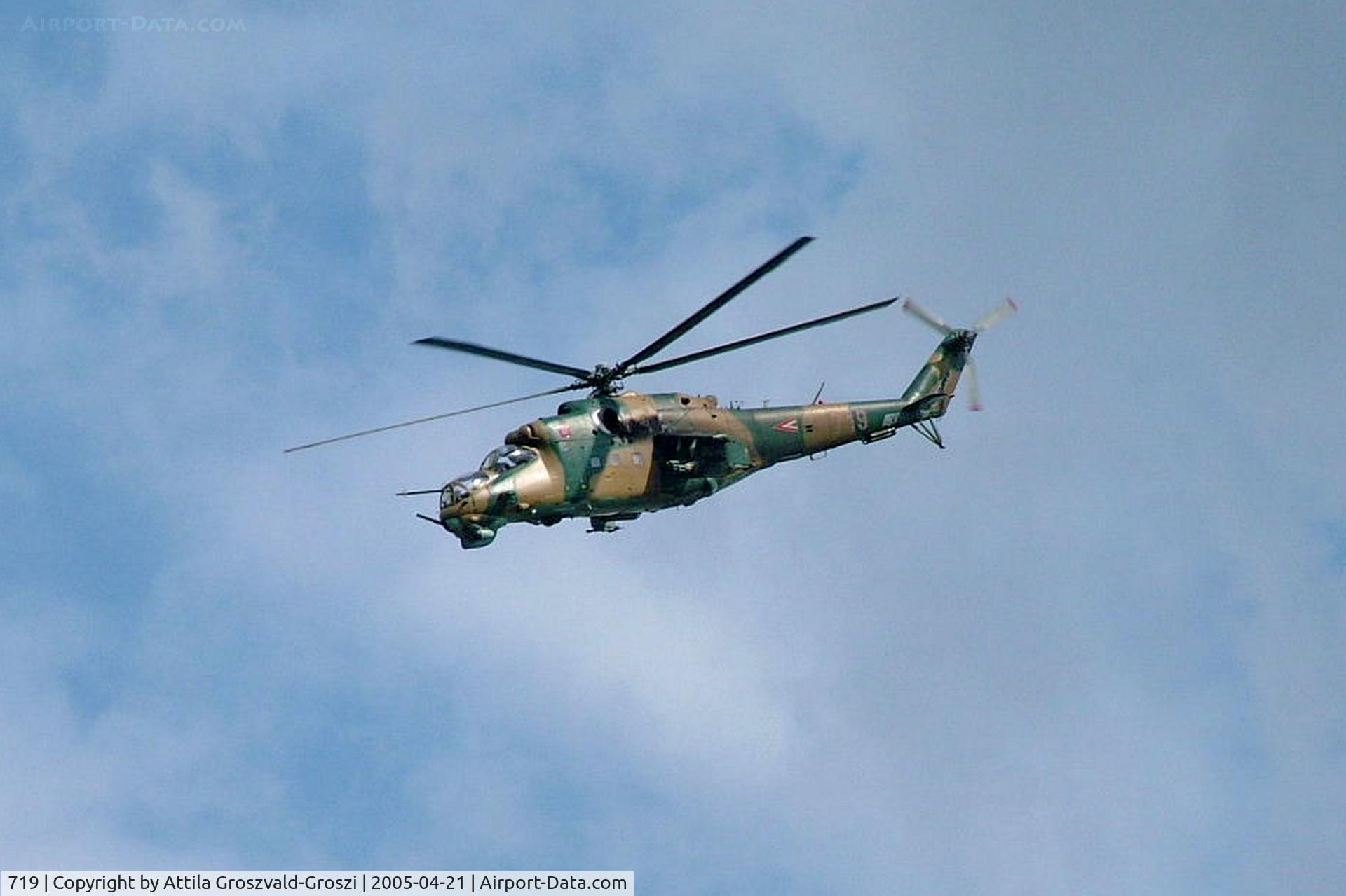 719, 1985 Mil Mi-24V Hind C/N 220719, Jutas-Ujmajor. The Hungarian airforce is his practising base