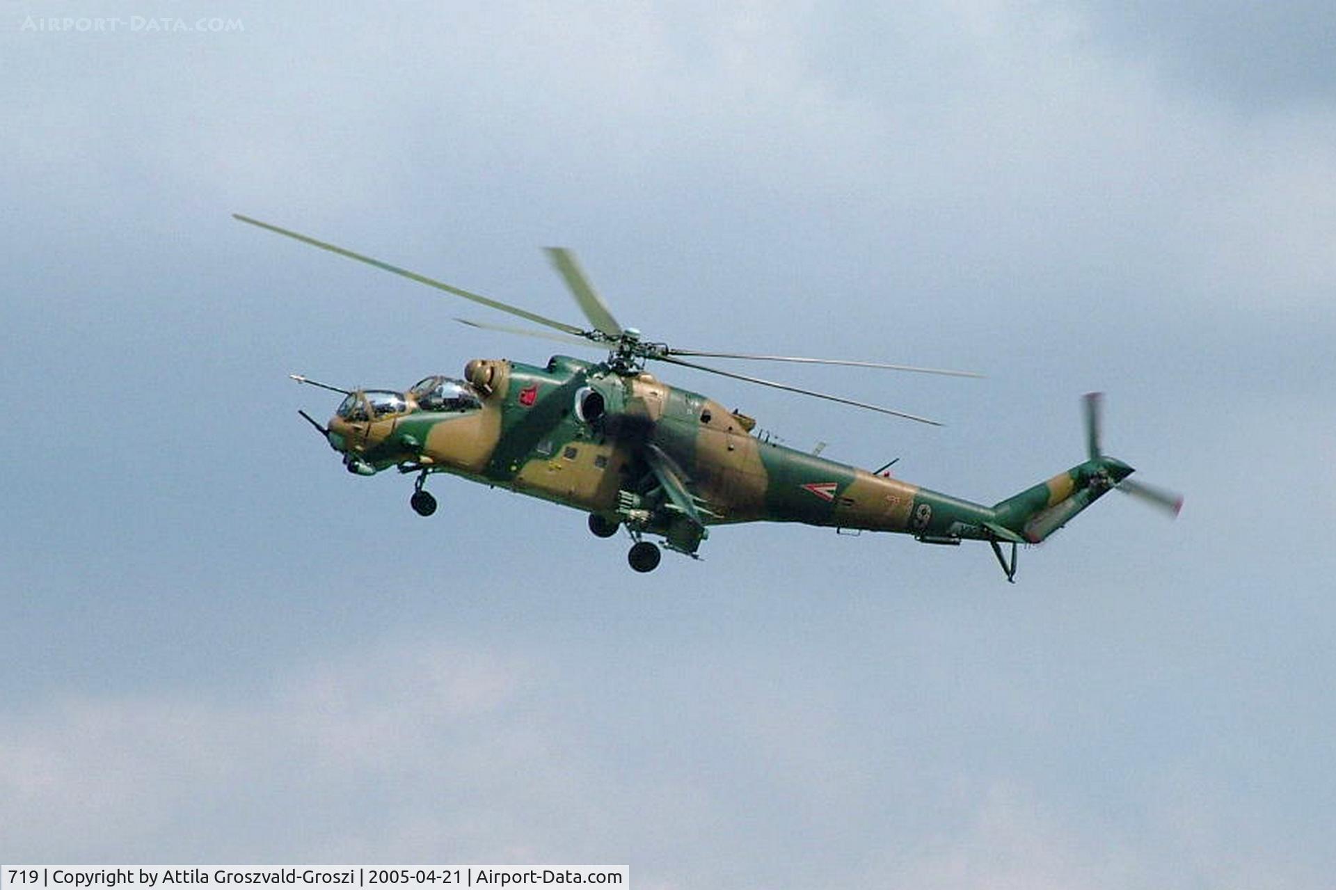 719, 1985 Mil Mi-24V Hind C/N 220719, Jutas-Ujmajor. The Hungarian airforce is his practising base