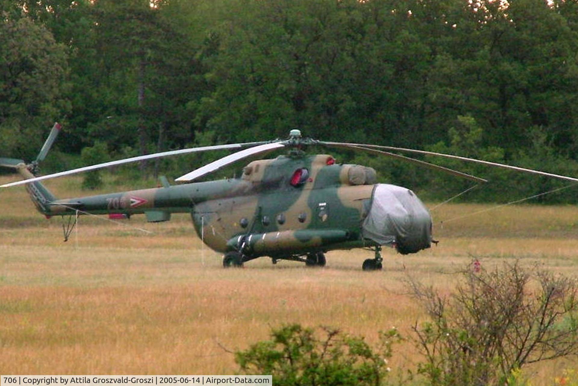 706, 1989 Mil Mi-17PP C/N 220P01, Jutas-Ujmajor. The Hungarian airforce is his practising base