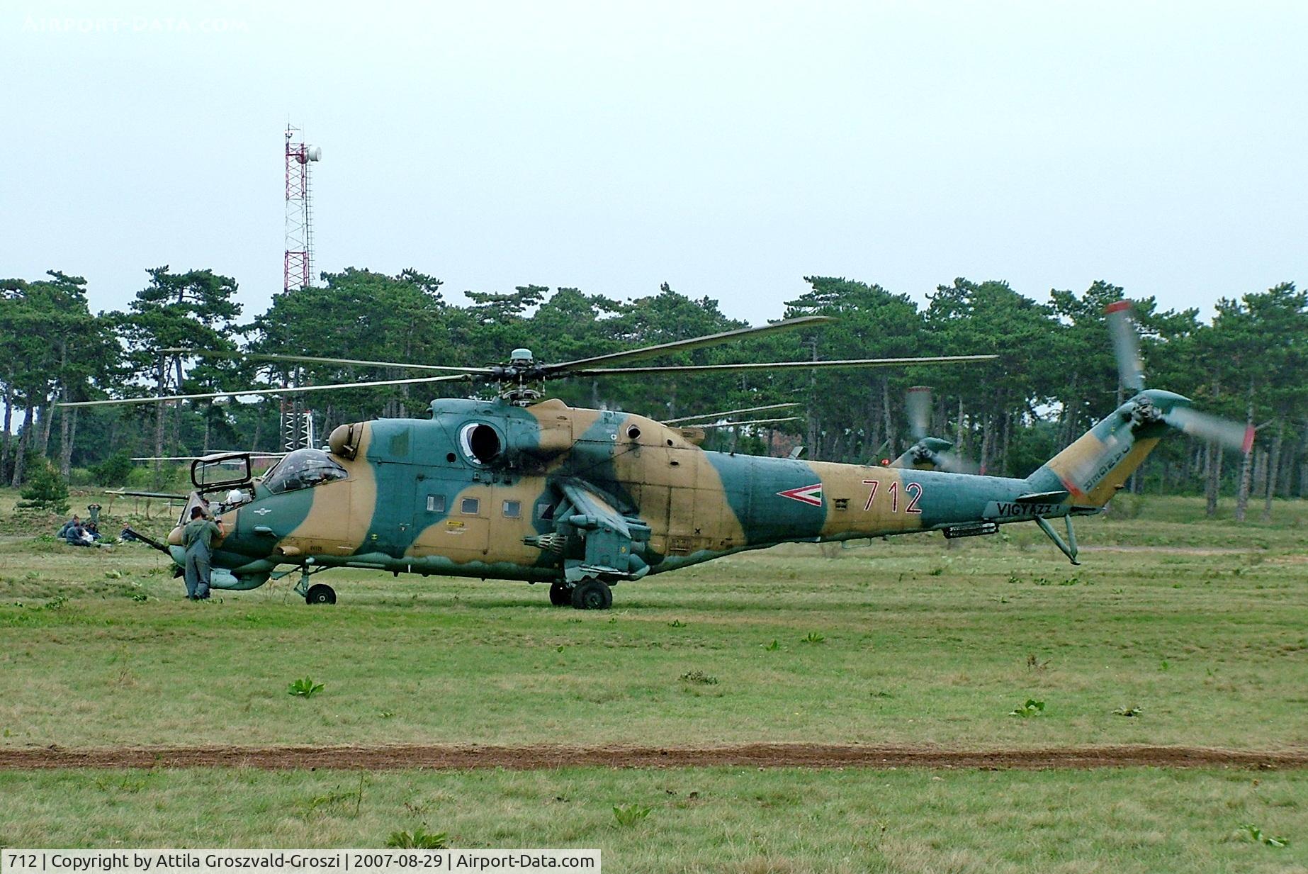 712, 1985 Mil Mi-24V Hind E C/N 220712, Jutas-Ujmajor. The Hungarian airforce is his practising base, in sharpshooting practice.