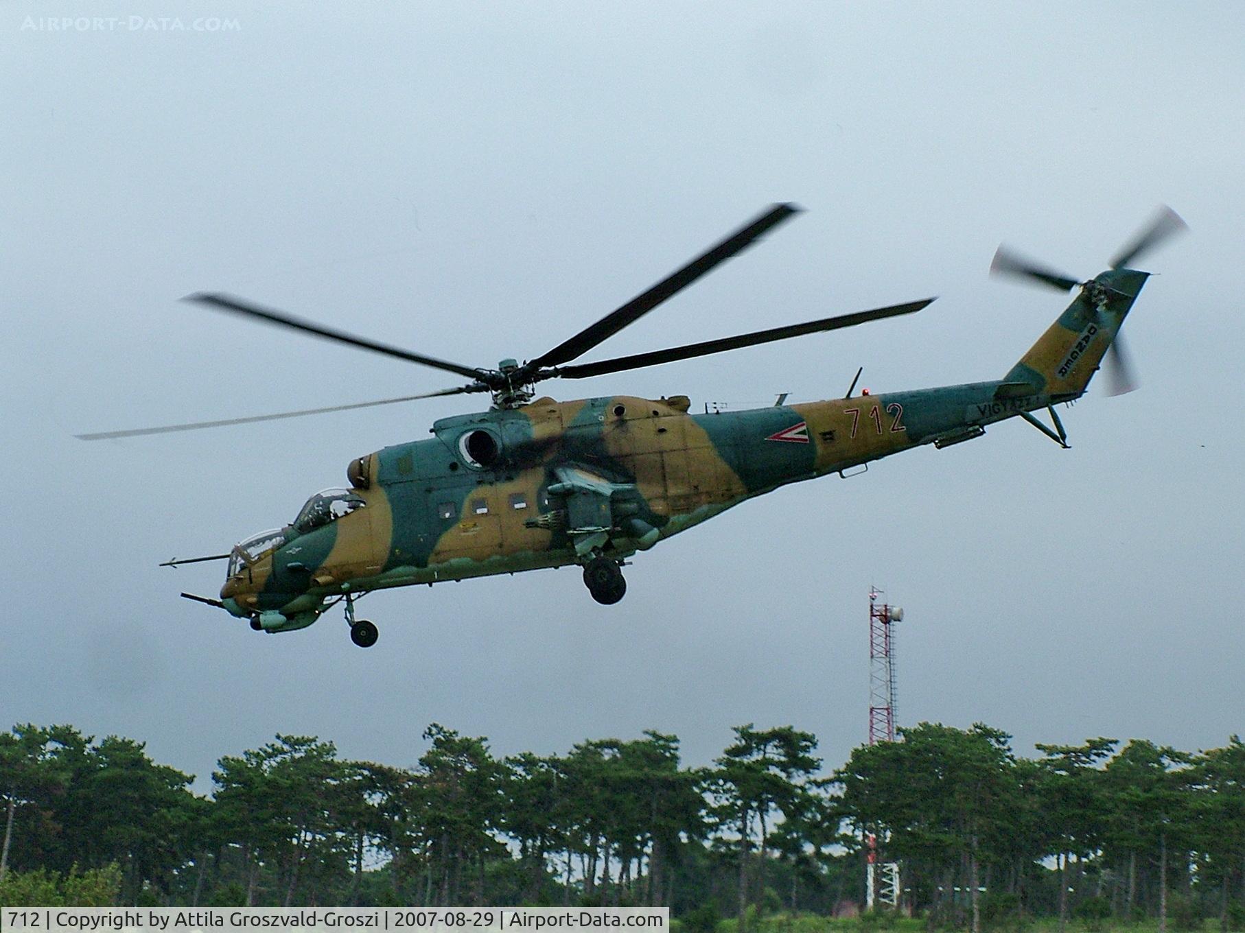 712, 1985 Mil Mi-24V Hind E C/N 220712, Jutas-Ujmajor. The Hungarian airforce is his practising base, in sharpshooting practice.
