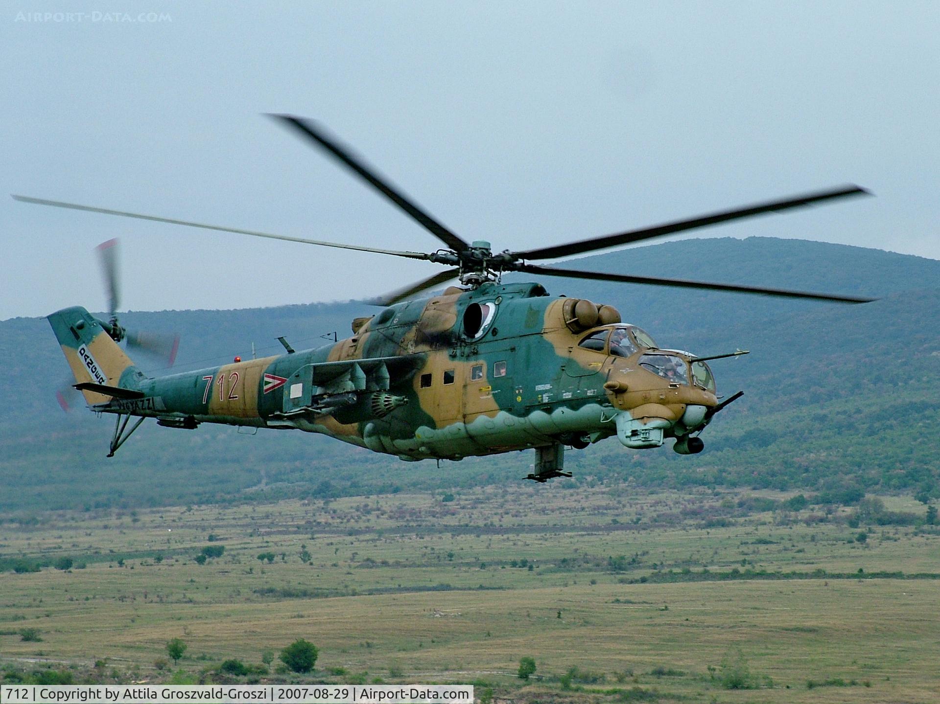 712, 1985 Mil Mi-24V Hind E C/N 220712, Jutas-Ujmajor. The Hungarian airforce is his practising base, in sharpshooting practice.