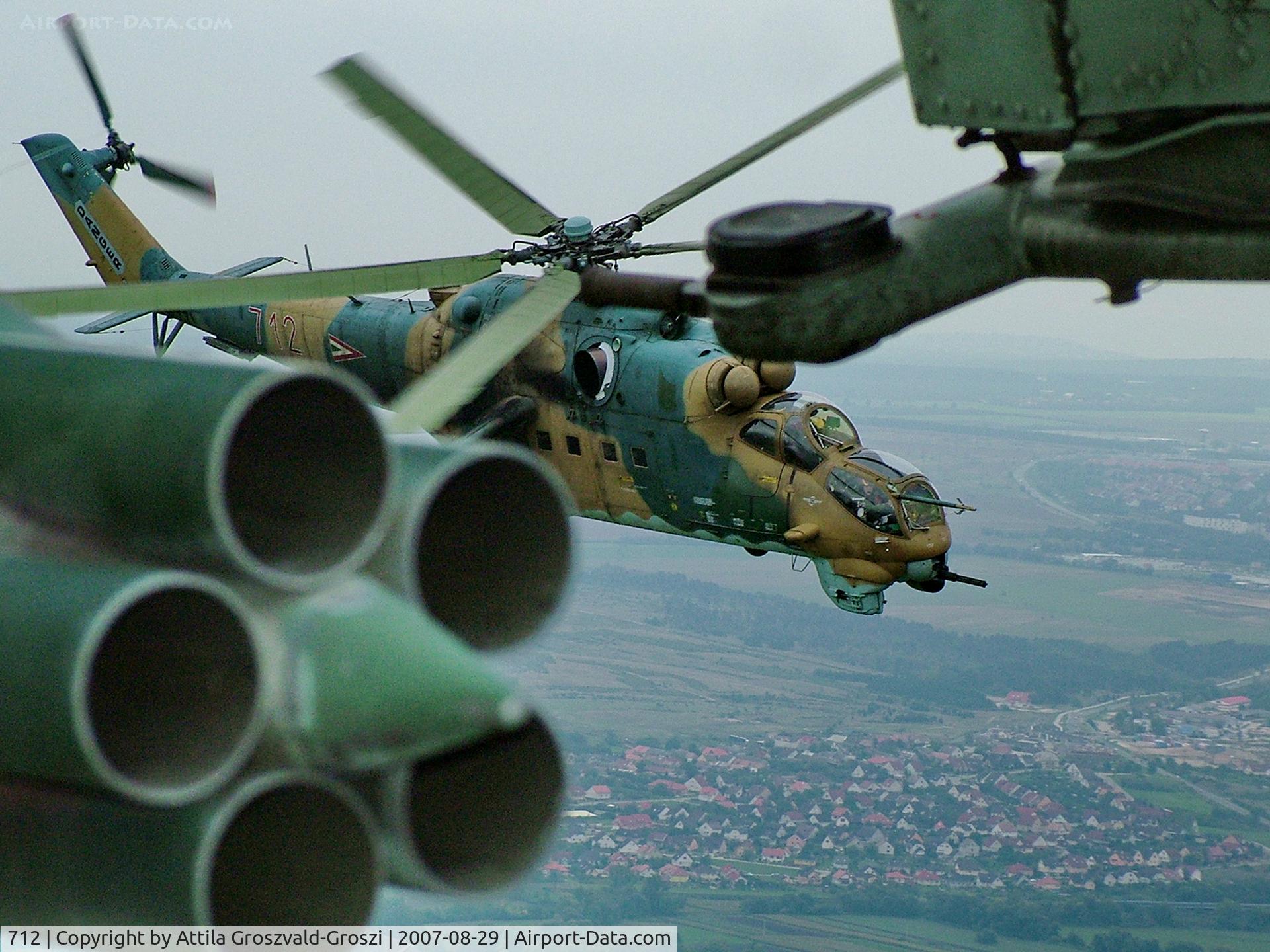 712, 1985 Mil Mi-24V Hind E C/N 220712, Jutas-Ujmajor. The Hungarian airforce is his practising base, in sharpshooting practice.