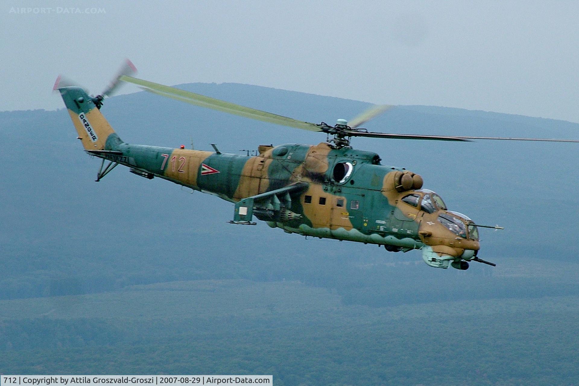712, 1985 Mil Mi-24V Hind E C/N 220712, Jutas-Ujmajor. The Hungarian airforce is his practising base, in sharpshooting practice.