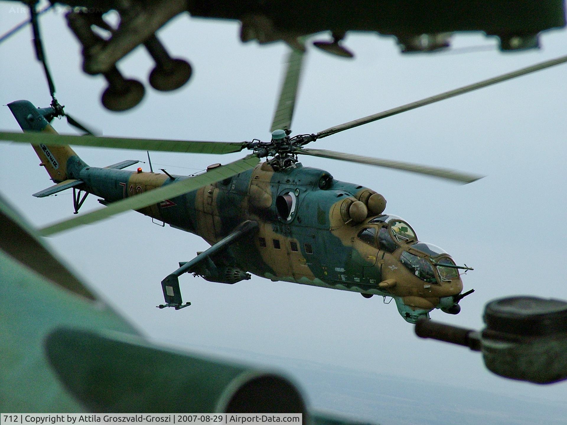 712, 1985 Mil Mi-24V Hind E C/N 220712, Jutas-Ujmajor. The Hungarian airforce is his practising base, in sharpshooting practice.