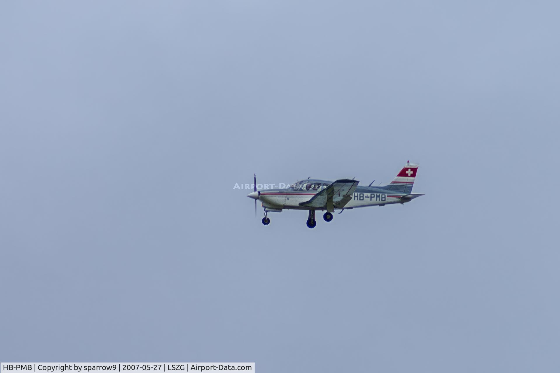 HB-PMB, 1977 Piper PA-28R-201T Cherokee Arrow III C/N 28R-7703114, On base-leg 25 Grenchen
