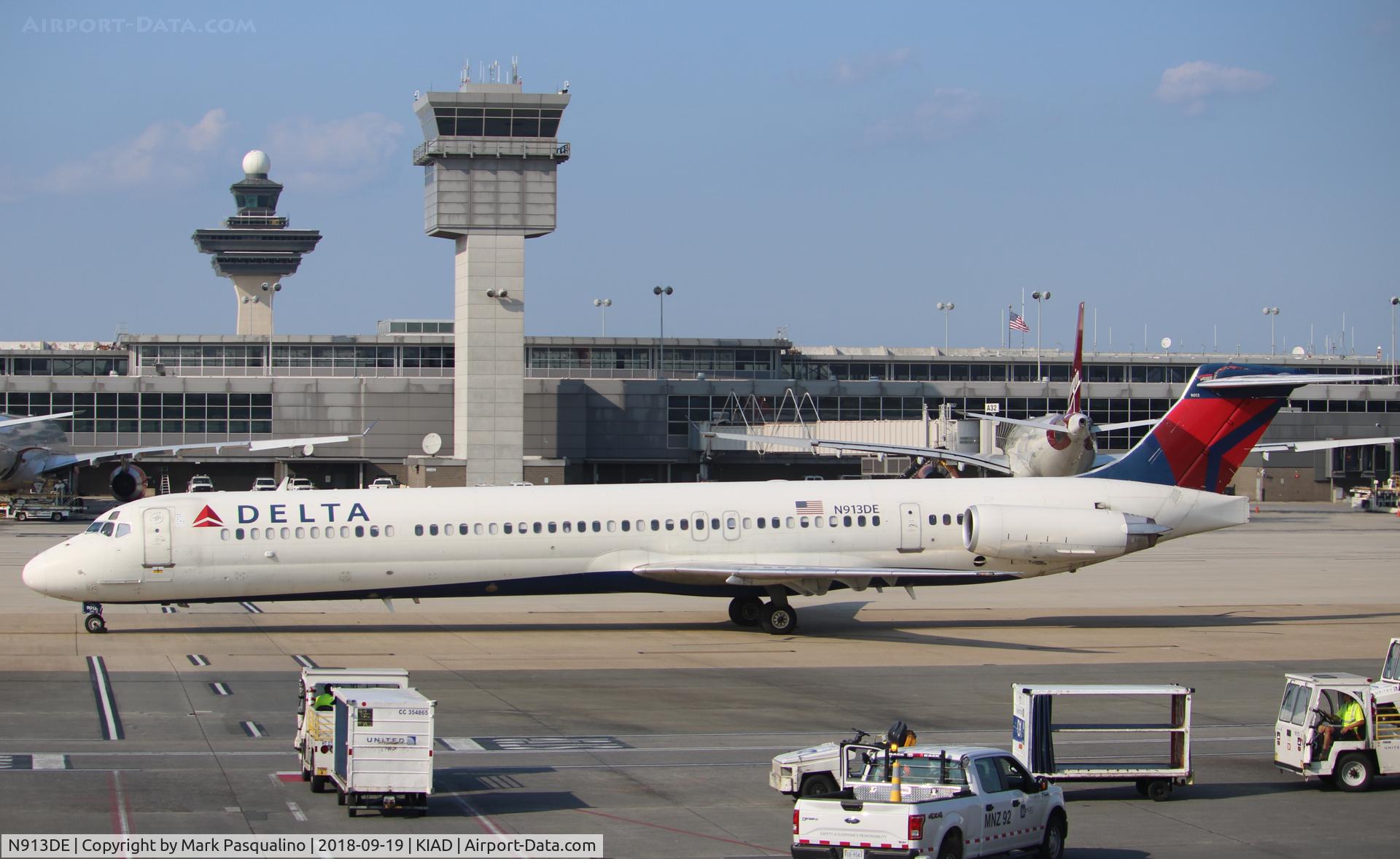N913DE, 1993 McDonnell Douglas MD-88 C/N 49956, MD-88