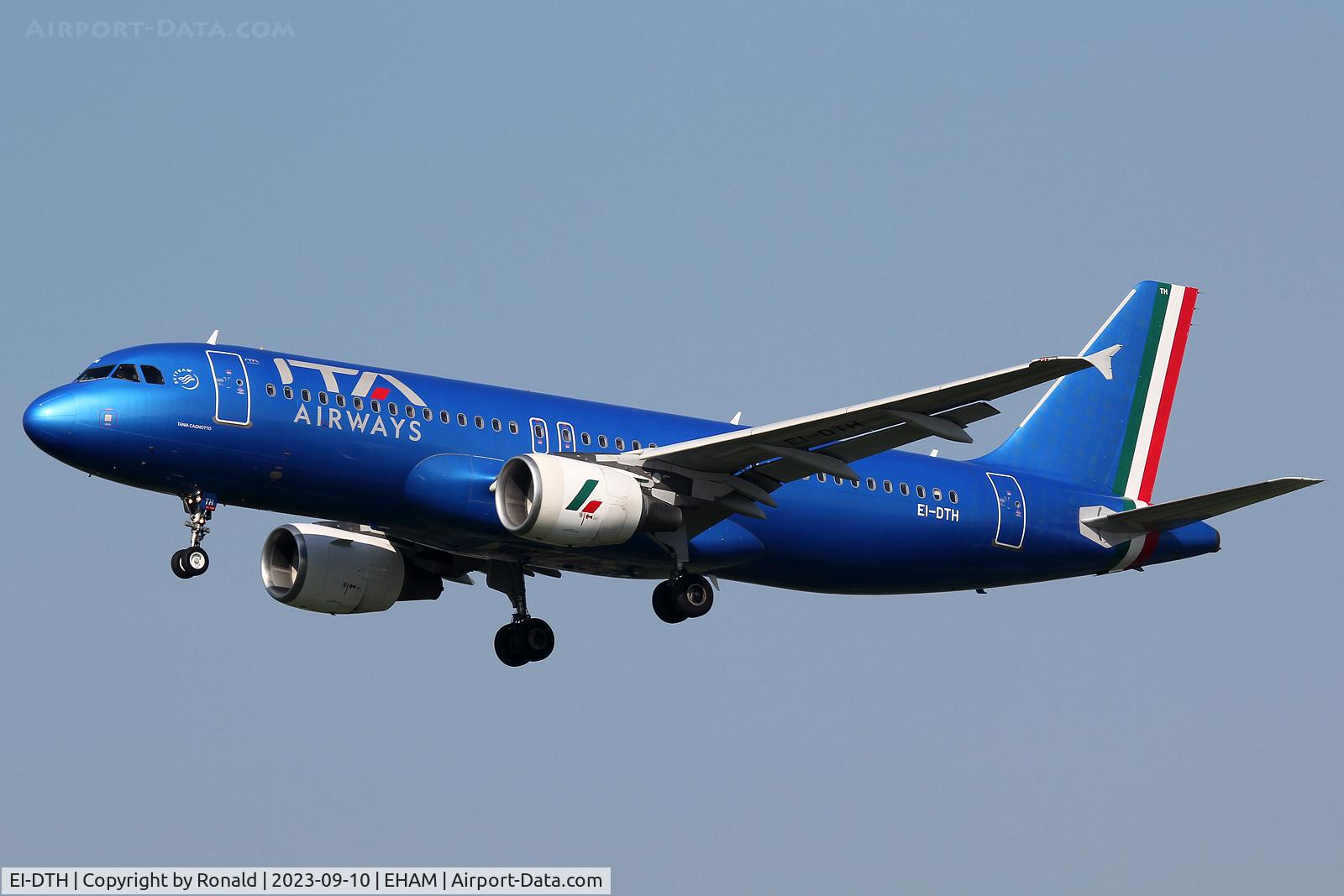 EI-DTH, 2009 Airbus A320-216 C/N 3956, at spl