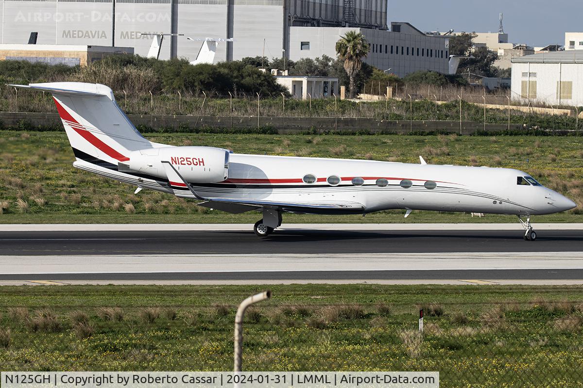 N125GH, 1997 Gulfstream Aerospace G-V C/N 526, Runway 31