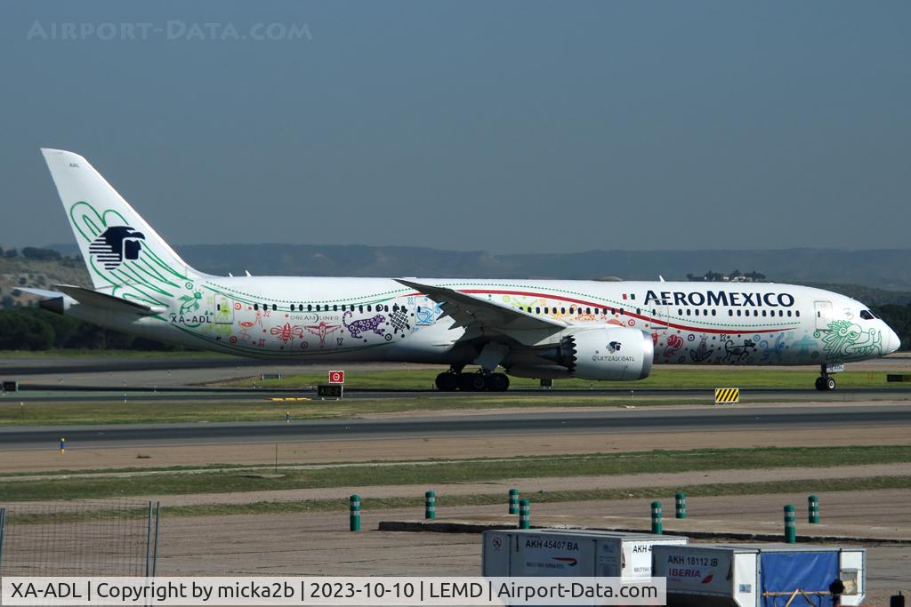 XA-ADL, 2016 Boeing 787-9 Dreamliner C/N 43859, Taxiing