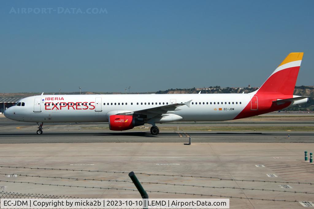 EC-JDM, 2004 Airbus A321-211 C/N 2357, Taxiing
