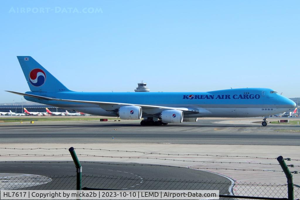 HL7617, 2013 Boeing 747-8B5F C/N 37654, Taxiing