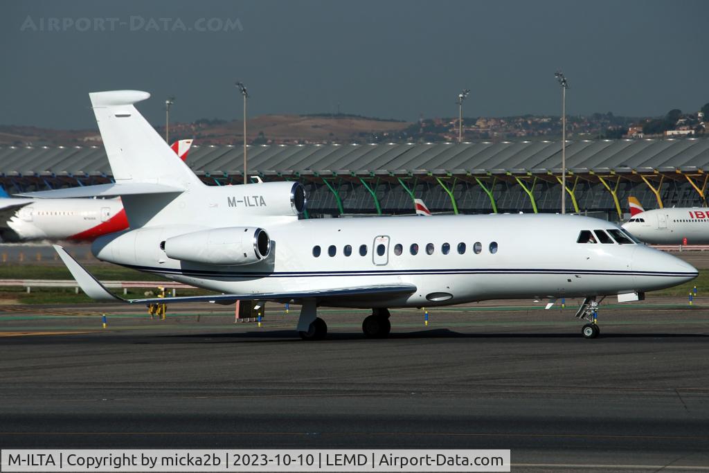 M-ILTA, 2017 Dassault Falcon 900LX C/N 306, Taxiing