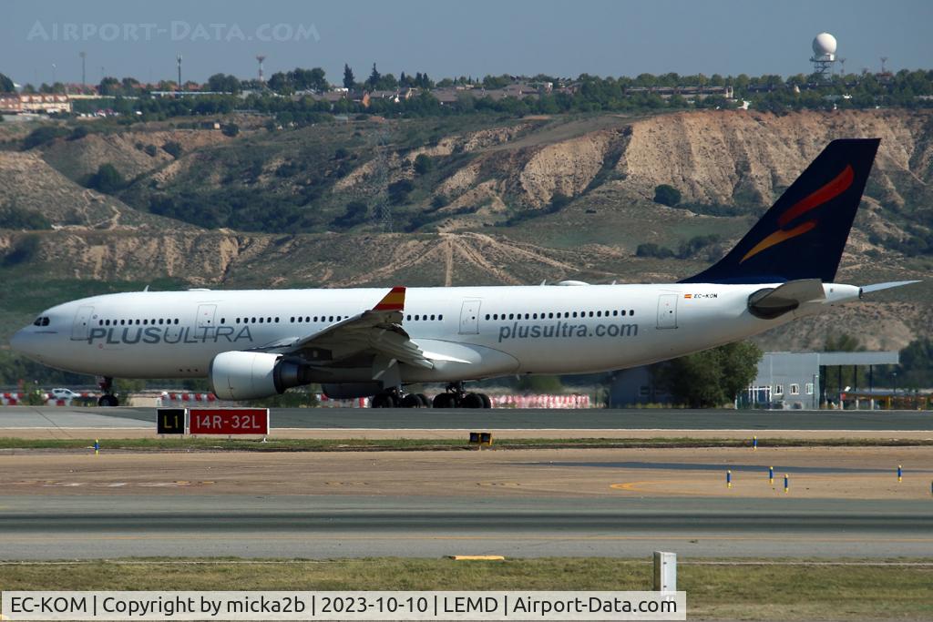 EC-KOM, 2008 Airbus A330-202 C/N 931, Taxiing