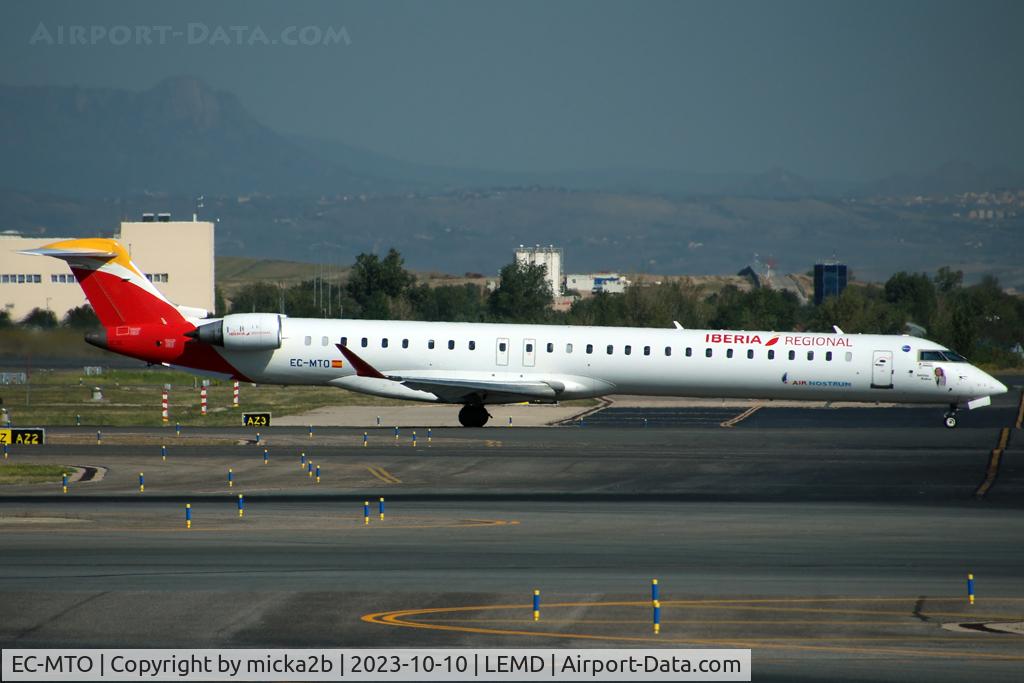 EC-MTO, 2017 Bombardier CRJ-1000 (CL-600-2E25) C/N 19059, Taxiing