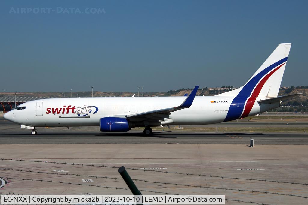 EC-NXX, 2004 Boeing 737-8FE C/N 34015, Taxiing