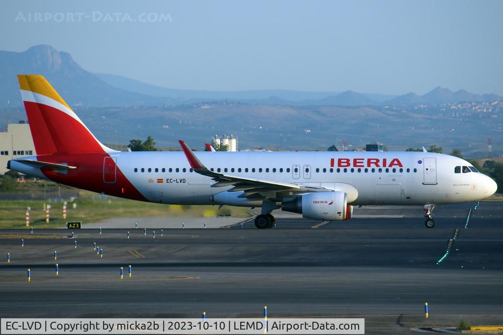 EC-LVD, 2013 Airbus A320-216 C/N 5570, Taxiing