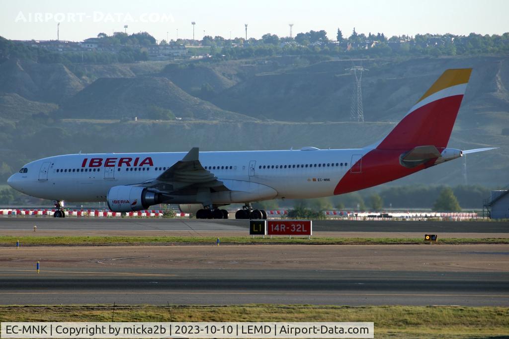 EC-MNK, 2016 Airbus A330-202 C/N 1755, Taxiing