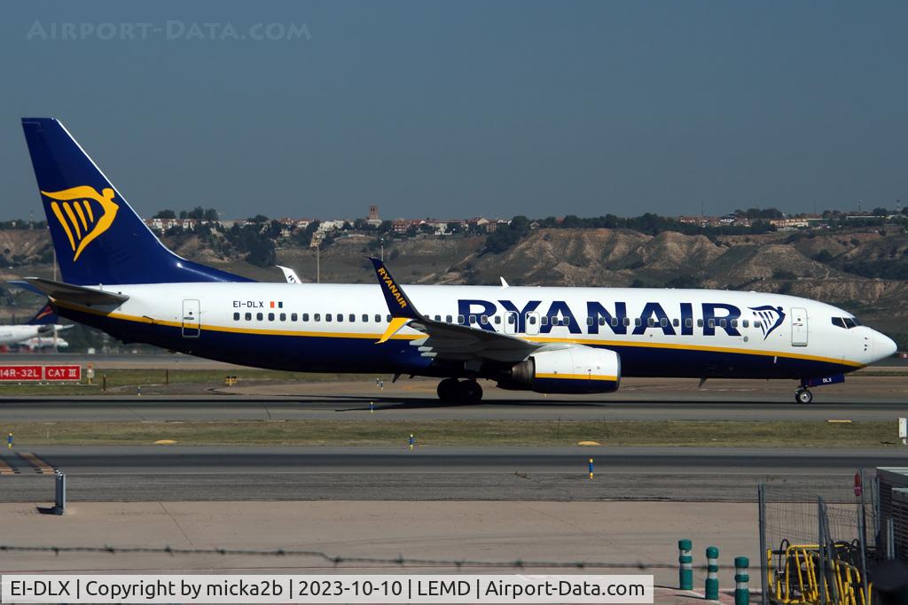 EI-DLX, 2006 Boeing 737-8AS C/N 33600, Taxiing