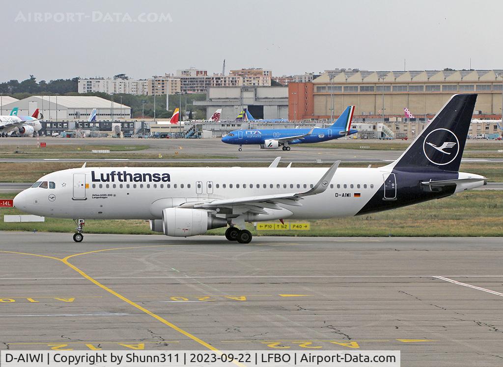 D-AIWI, 2019 Airbus A320-214 C/N 8951, Taxiing holding point rwy 32R for departure...