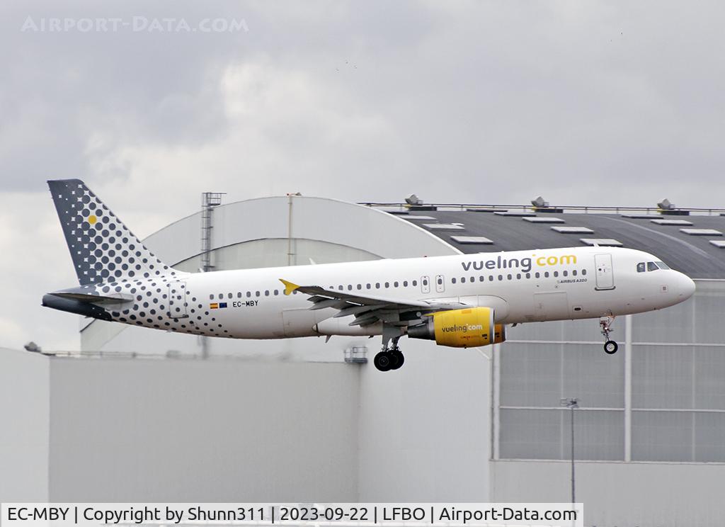 EC-MBY, 2011 Airbus A320-214 C/N 4674, Landing rwy 32L