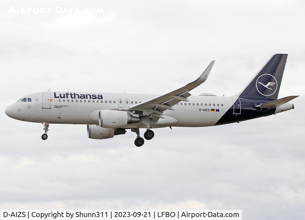 D-AIZS, 2013 Airbus A320-214 C/N 5557, Landing rwy 14L in new c/s