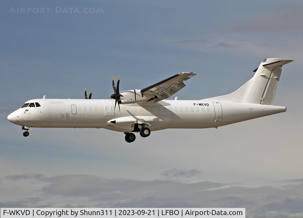 F-WKVD, 2005 ATR 72-212 C/N 716, C/n 0716 - Passing above rwy for numbered exercices...
