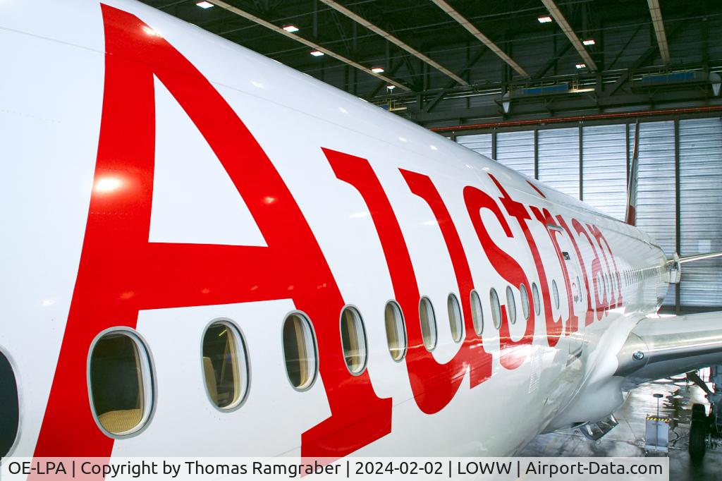 OE-LPA, 1997 Boeing 777-2Z9/ER C/N 28698, Austrian Airlines Boeing 777-200(ER)
