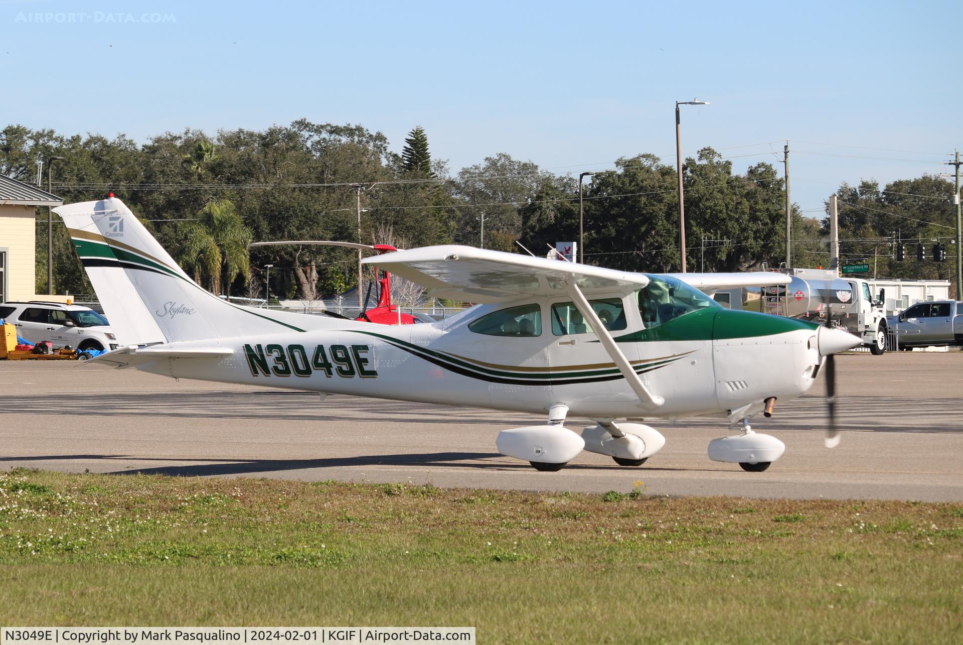 N3049E, 1982 Cessna 182R Skylane C/N 18268229, Cessna 182R