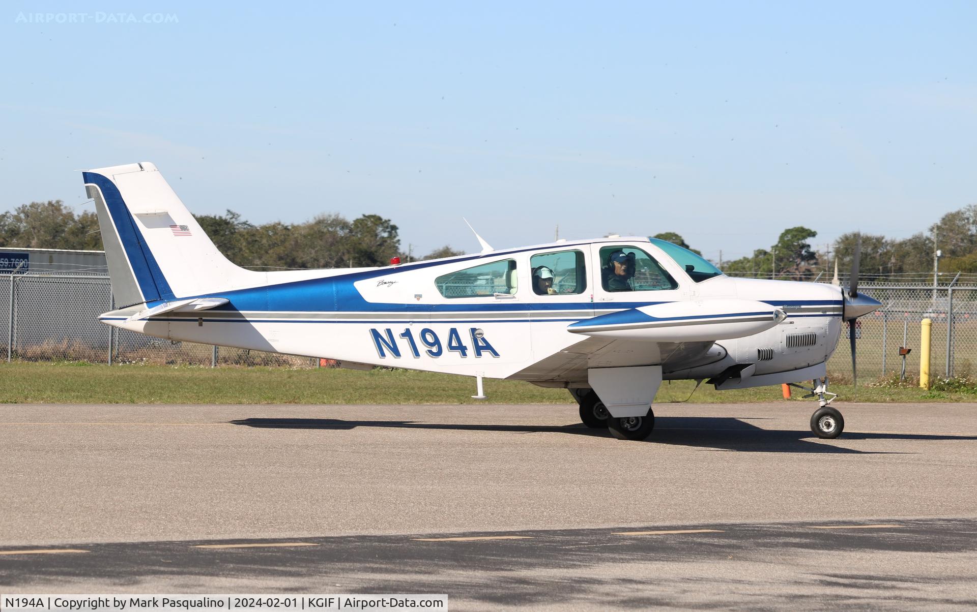 N194A, 1990 Beech F33A Bonanza C/N CE-1465, Beech F33A