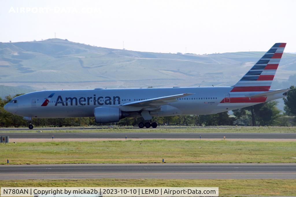 N780AN, 1999 Boeing 777-223 C/N 29956, Taxiing