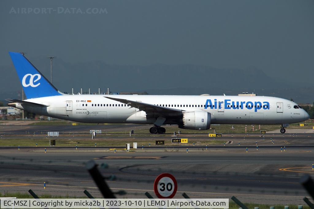 EC-MSZ, 2018 Boeing 787-9 Dreamliner C/N 62171, Taxiing
