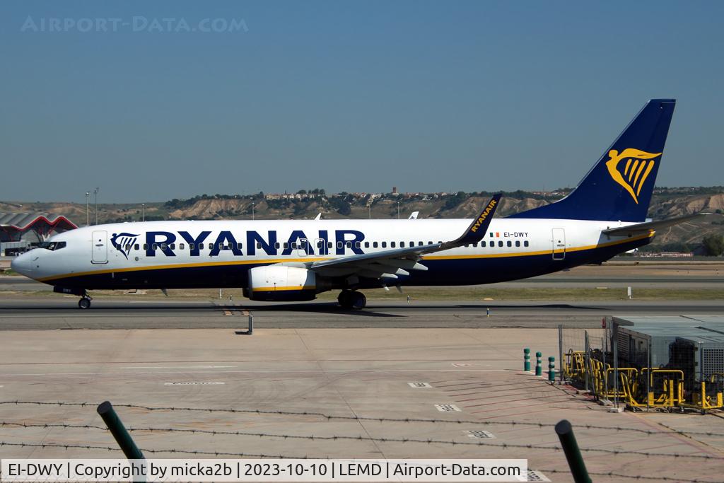 EI-DWY, 2008 Boeing 737-8AS C/N 33638, Taxiing