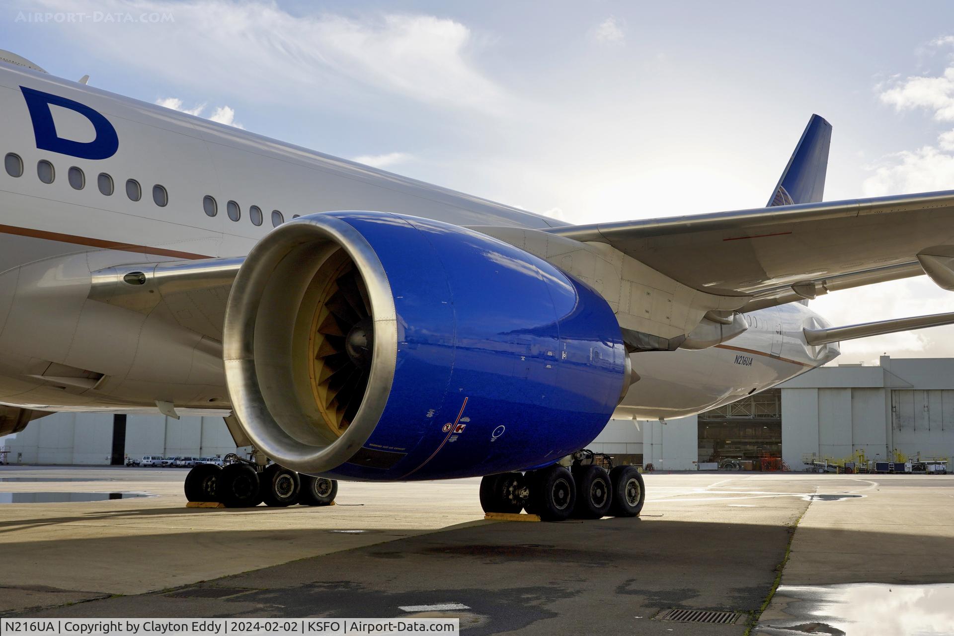 N216UA, 2000 Boeing 777-222 C/N 30549, SFO 2024.