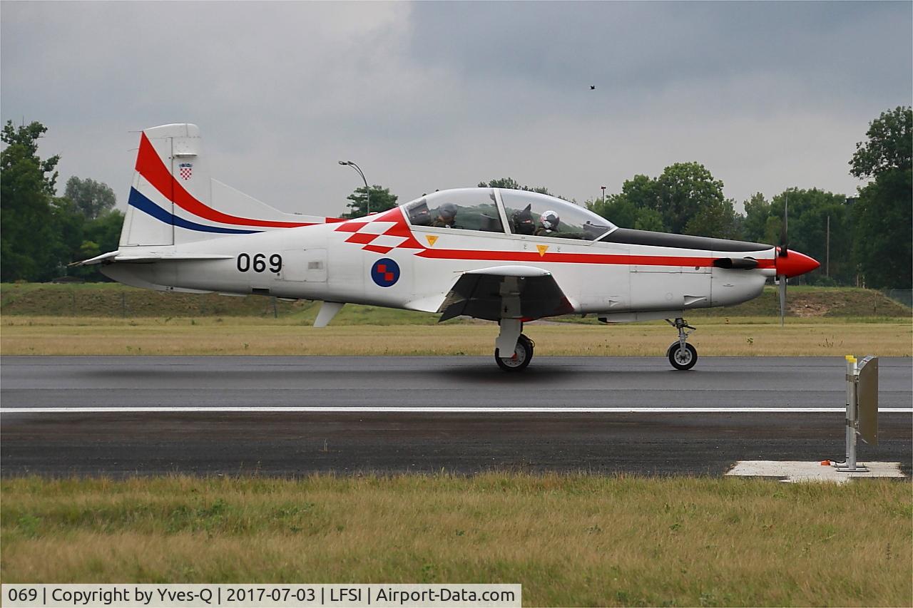 069, Pilatus PC-9M C/N 632, Pilatus PC-9M, Croatian Air Force aerobatic team, Taxiing on rwy 29, St Dizier-Robinson Air Base 113 (LFSI)