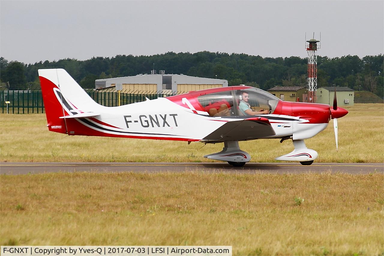F-GNXT, 2005 Apex (Robin) DR-140-140B C/N 2590, Apex DR-140-140B, Taxiing to holding point rwy 29, St Dizier-Robinson Air Base 113 (LFSI)