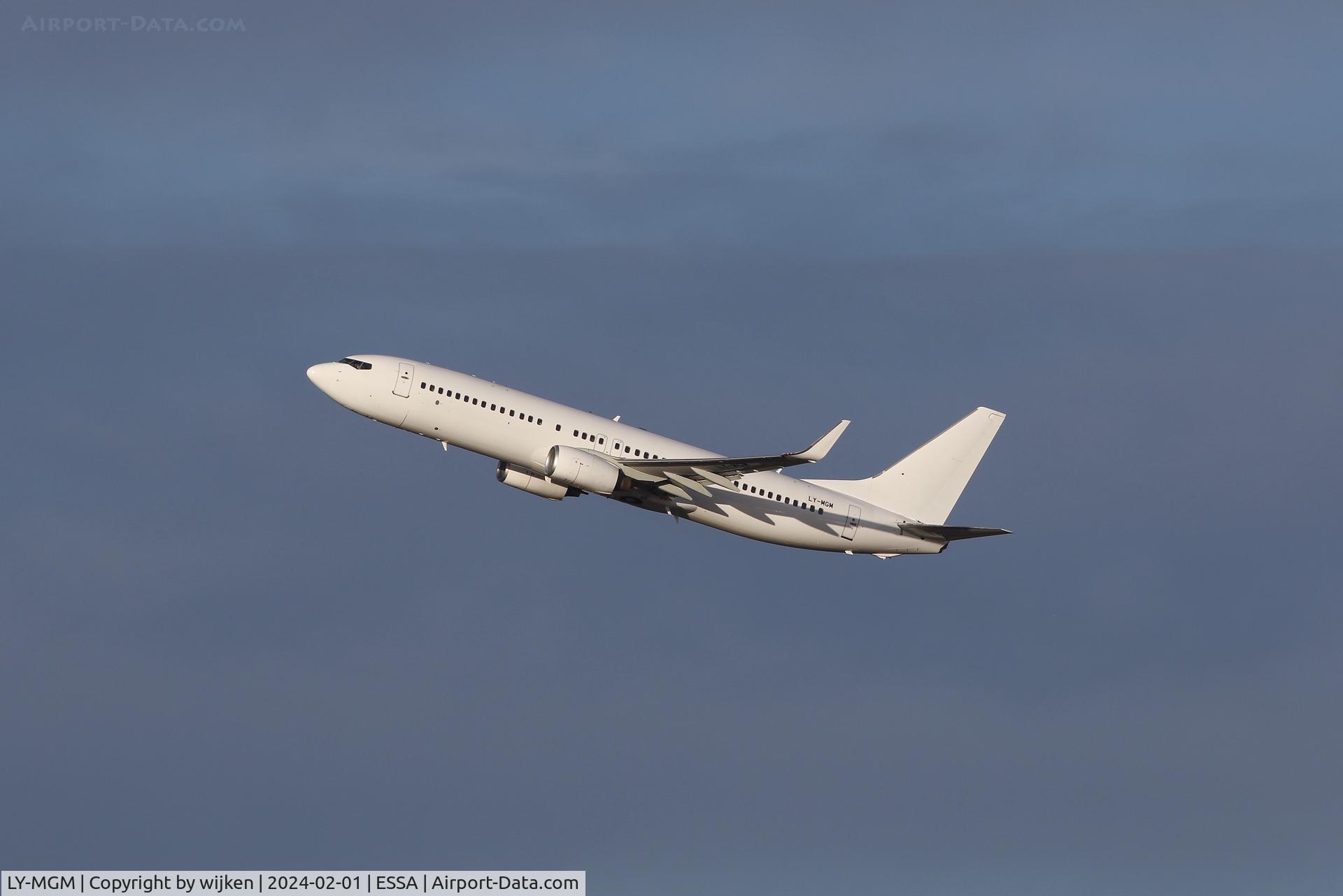 LY-MGM, 2007 Boeing 737-8EH C/N 34274, RWY 19R