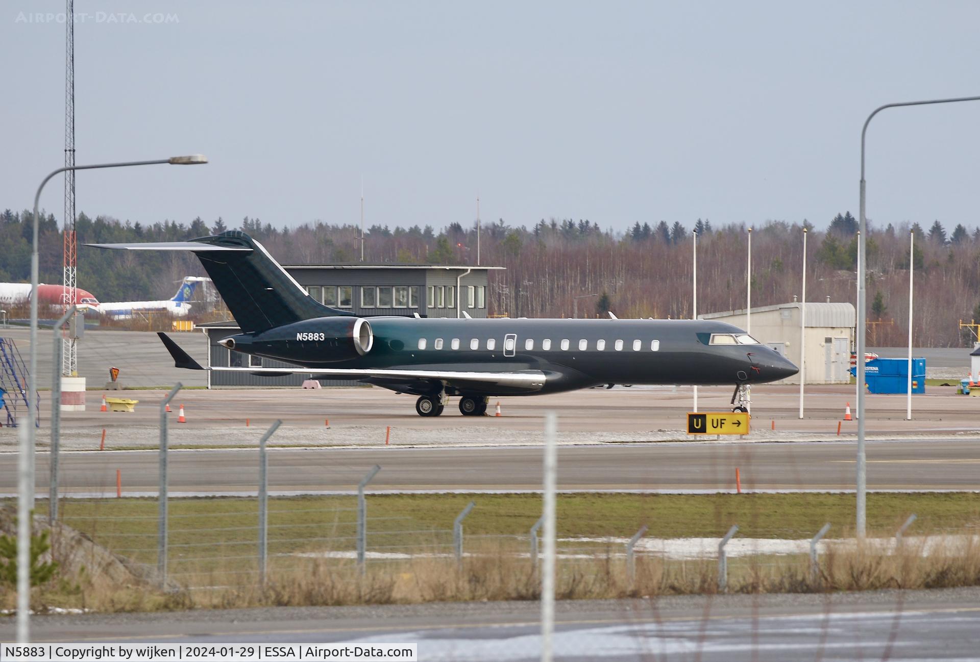 N5883, 2002 Bombardier BD-700-1A10 Global Express C/N 9118, Ramp M