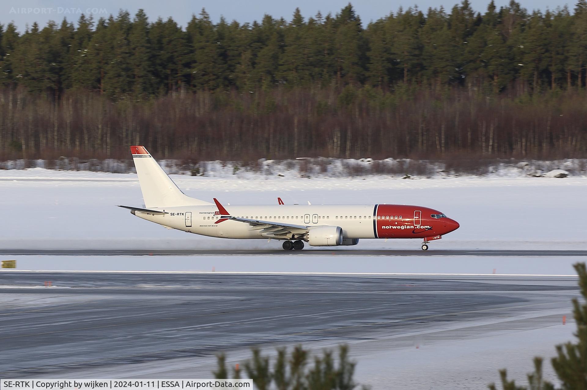 SE-RTK, 2023 Boeing 737-8 MAX C/N 62922, RWY 08