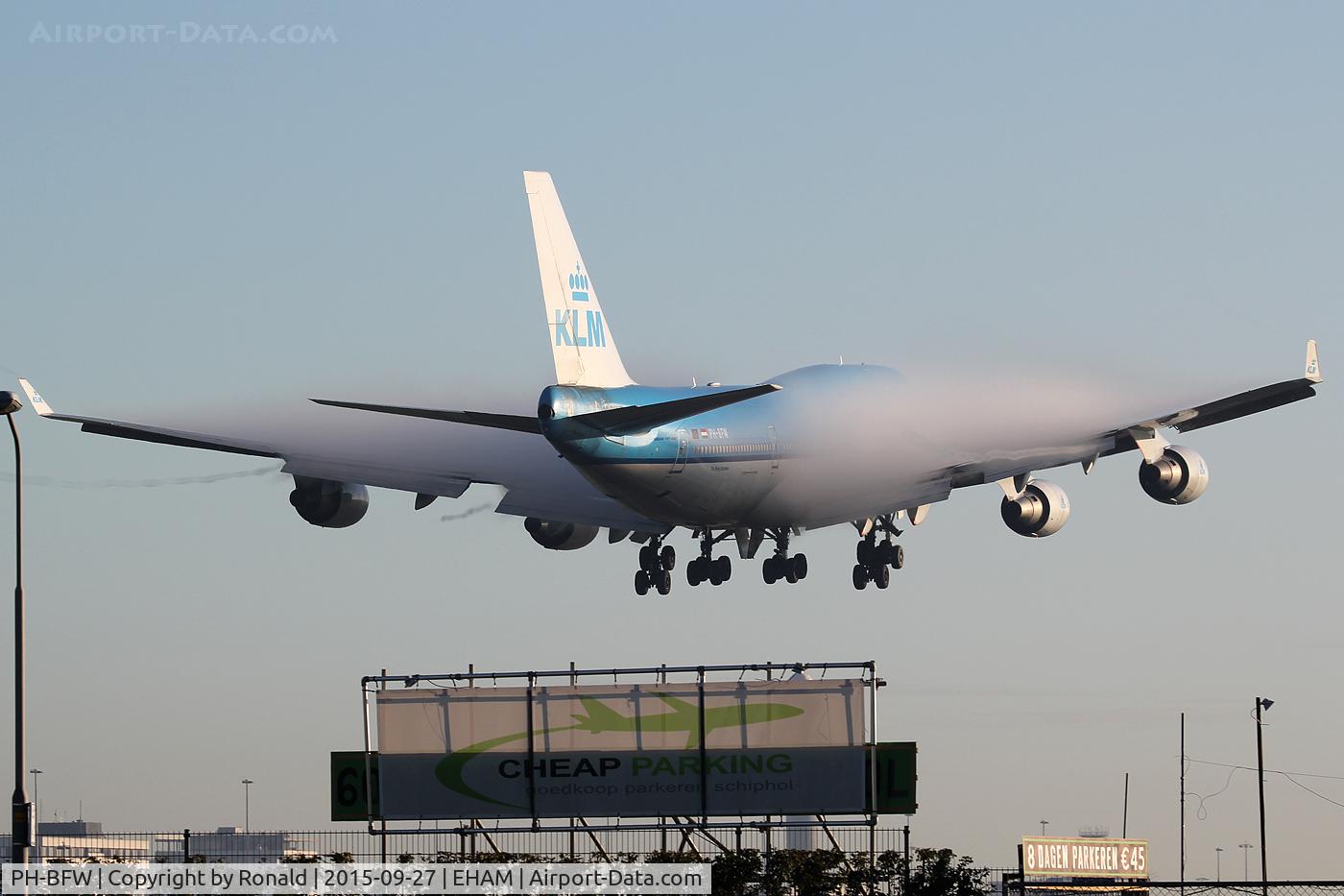 PH-BFW, 2000 Boeing 747-406BC C/N 30454, at spl